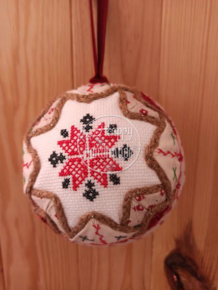 Bola de natal patchwork e bordados - Happy Handmade Academia de Lavores